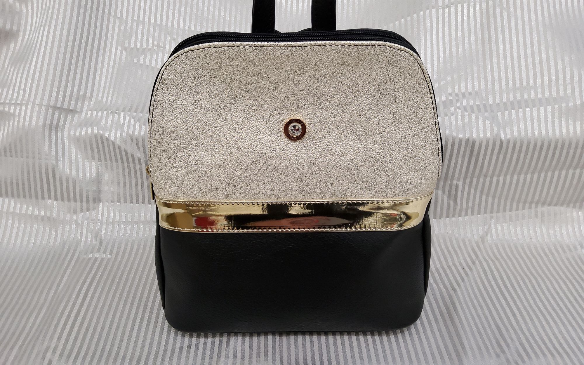 Divat hátizsák 1541 fekete-arany mini