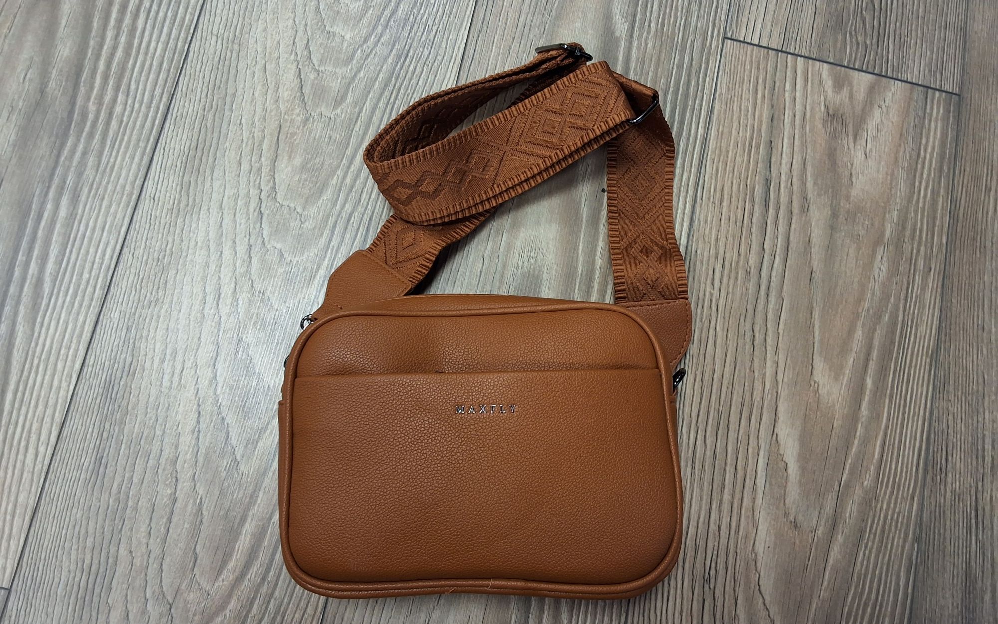 crossover jellegű test táska 9924 Brown