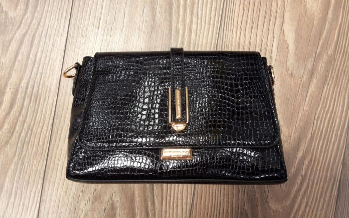 crossover jellegű test táska BAG4890-M20 fekete lakk krokko large