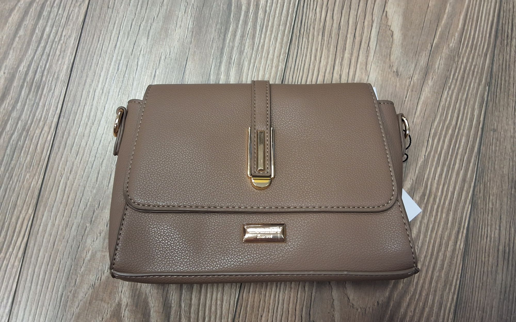 crossover jellegű test táska BAG4890-M15 mogyoró