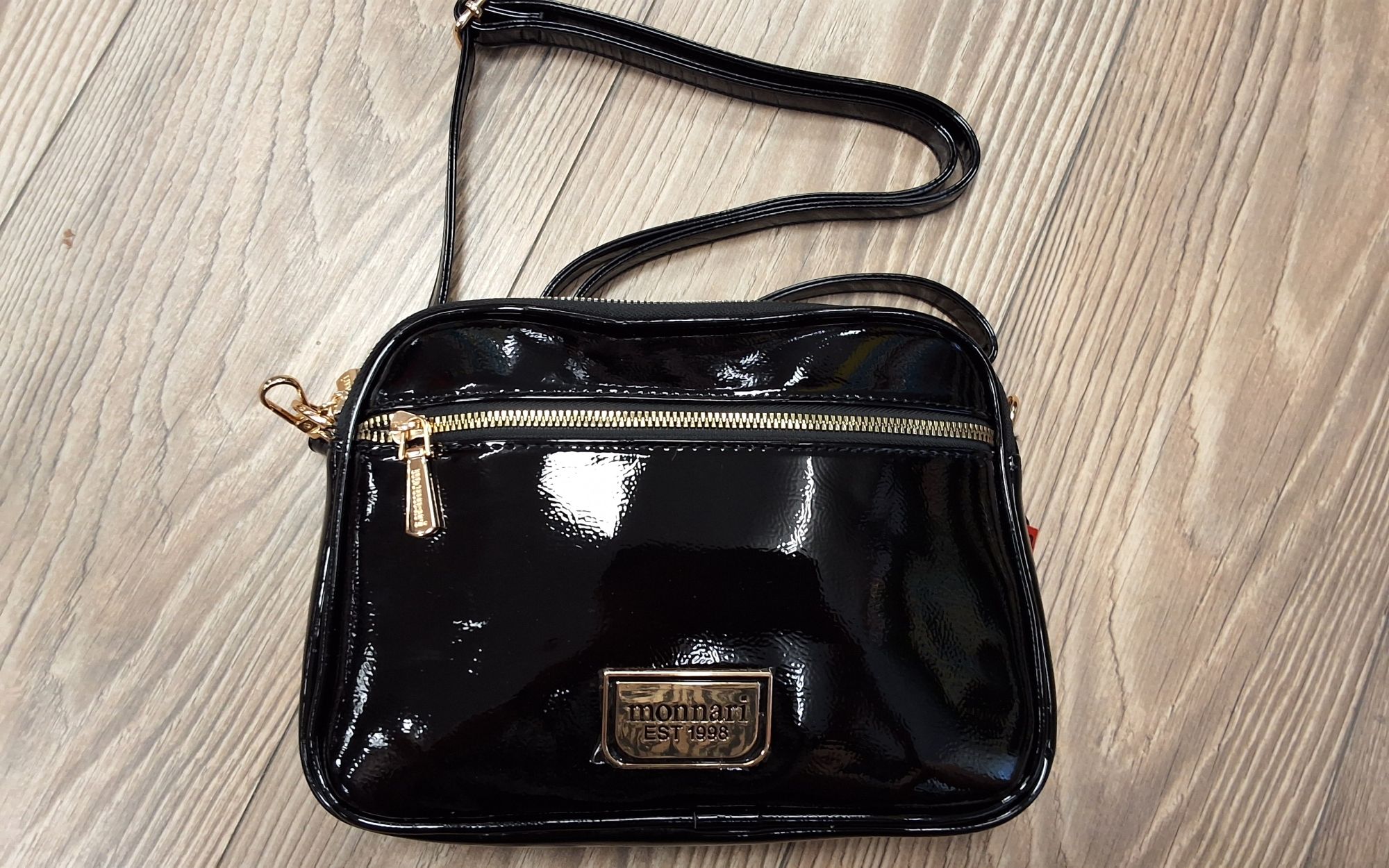 crossover jellegű test táska BAG4831-M20 fekete lakk