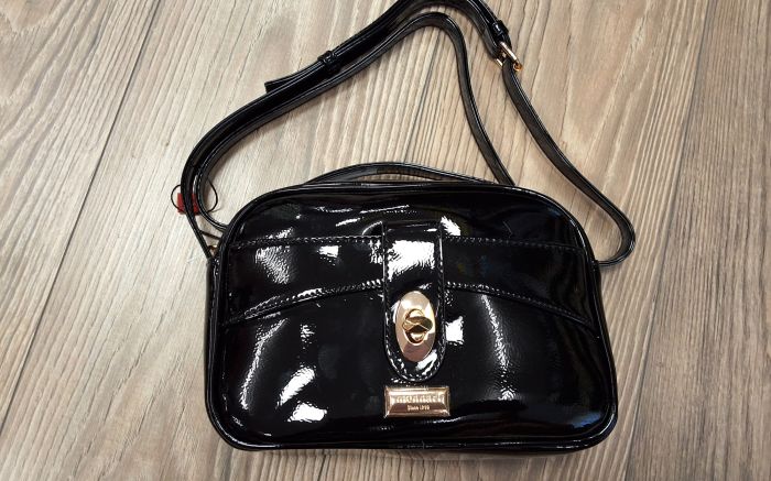 crossover jellegű test táska BAG4821-M20 fekete lakk large