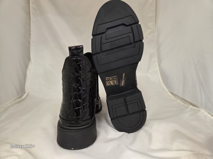 Bélelt bőr bokacipő P145 242 fekete krokko large
