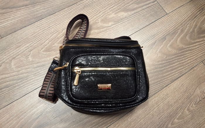 crossover jellegű test táska BAG4840-M20 fekete krokko large