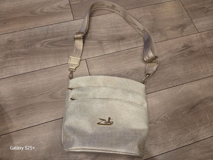 crossover jellegű test táska 24059 Arany large