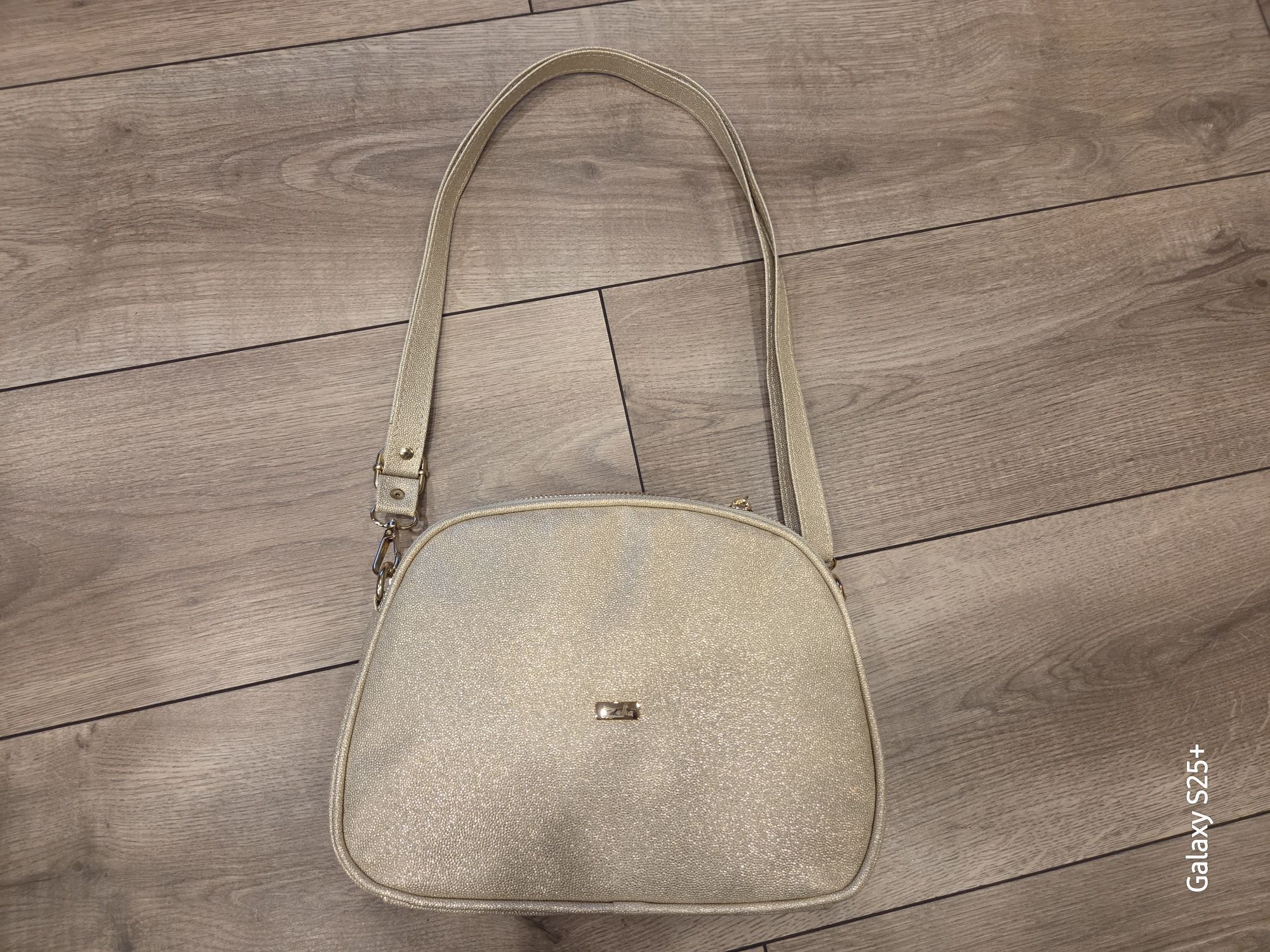 crossover jellegű test táska  ZVN 25004 arany