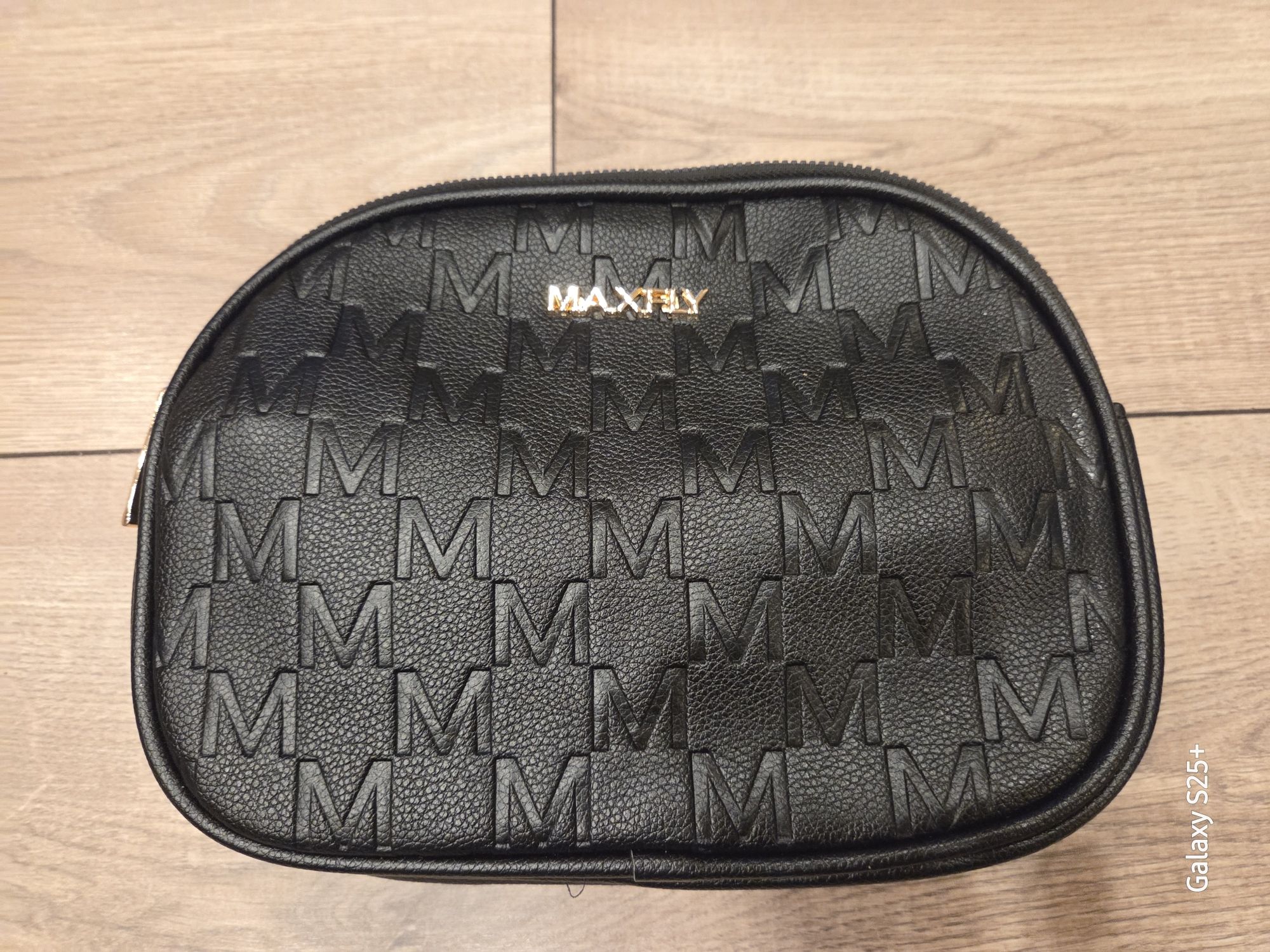 crossover jellegű test táska M2210 fekete