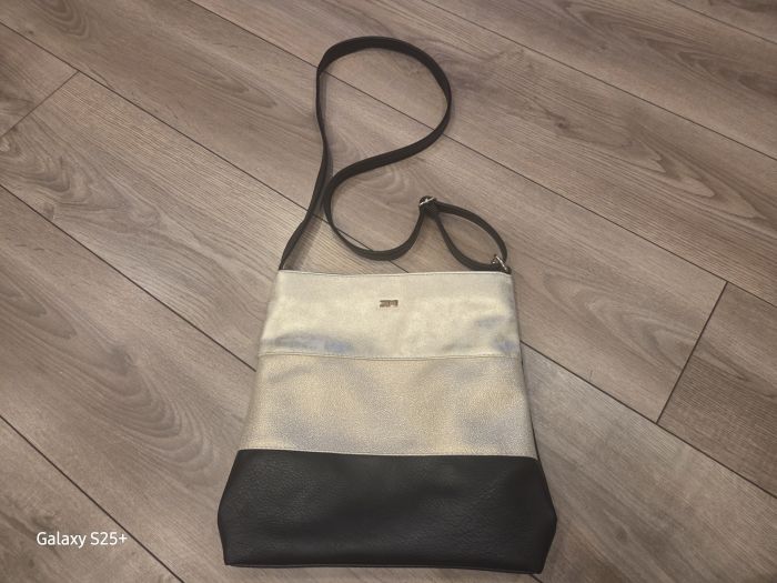 crossover jellegű test táska 1199 fekete-arany-arany large