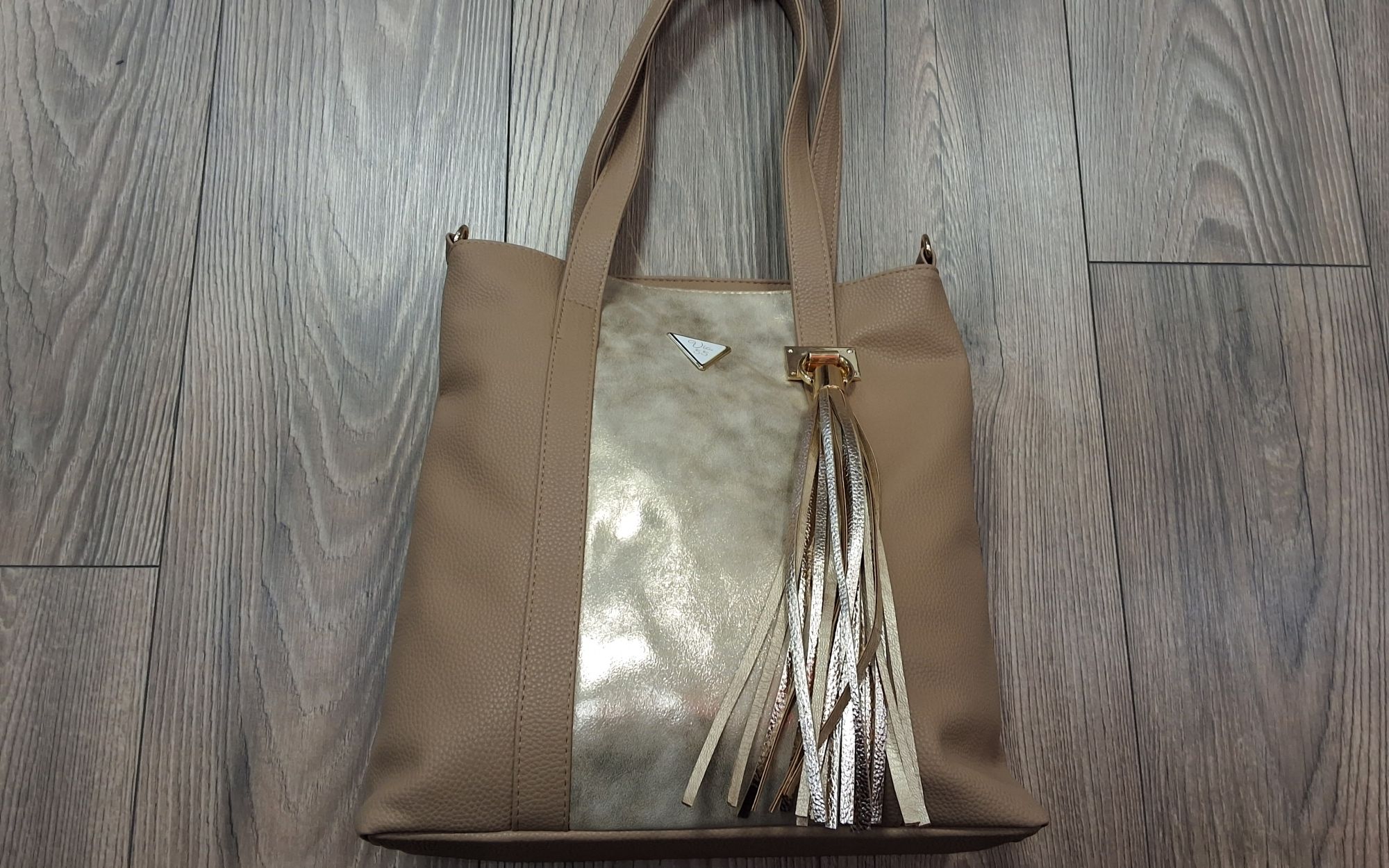 Női shopping táska 25104 kapucsino-arany