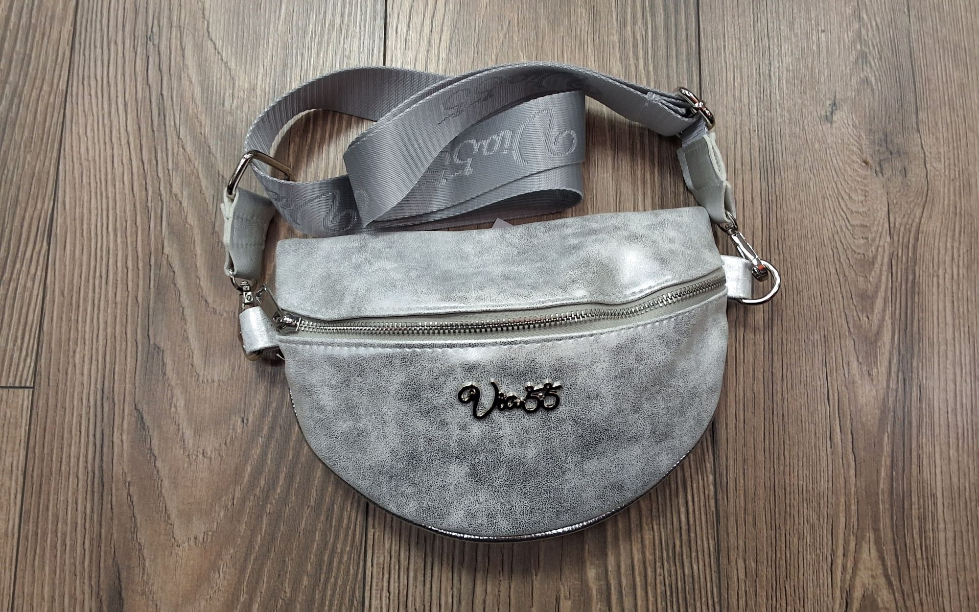 crossover jellegű test táska 24023 ezüst