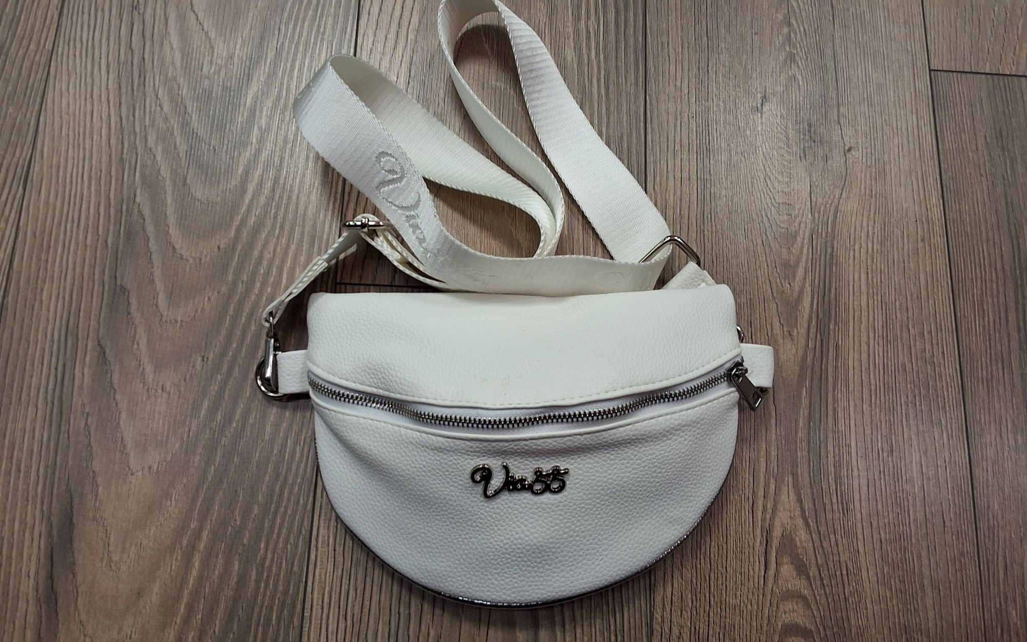 crossover jellegű test táska 24023 fehér