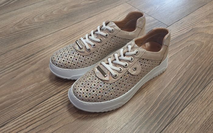 Női lyukacsos bőr félcipő 021 760 pezsgő-multikolor large