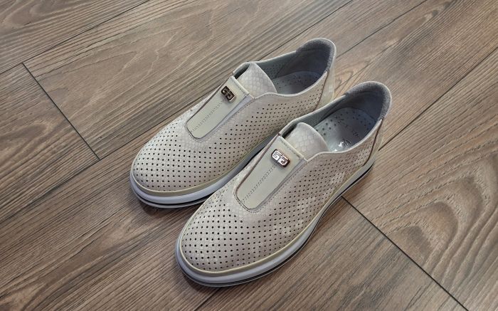 Lyukacsos női bőr félcipő 195 476-1 bézs struktúr large