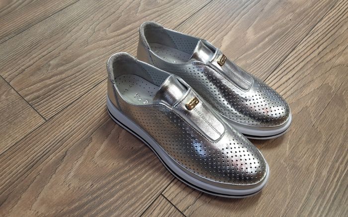 Lyukacsos női bőr félcipő 195 476-1  ezüst large