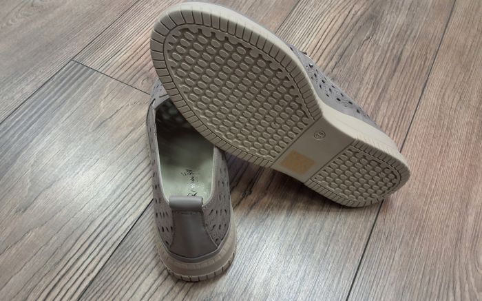 Lyukacsos női bőr félcipő 058 713-T046 füst metál large