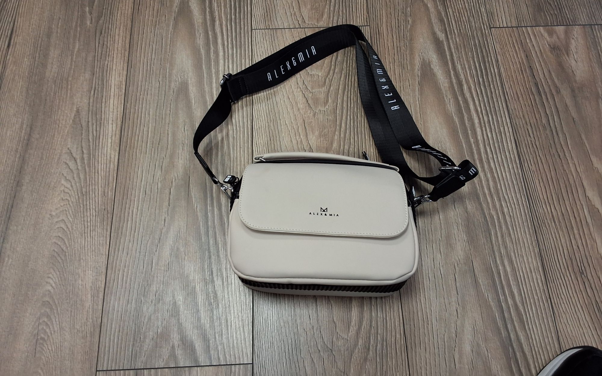 crossover jellegű test táska CD-9076 beige