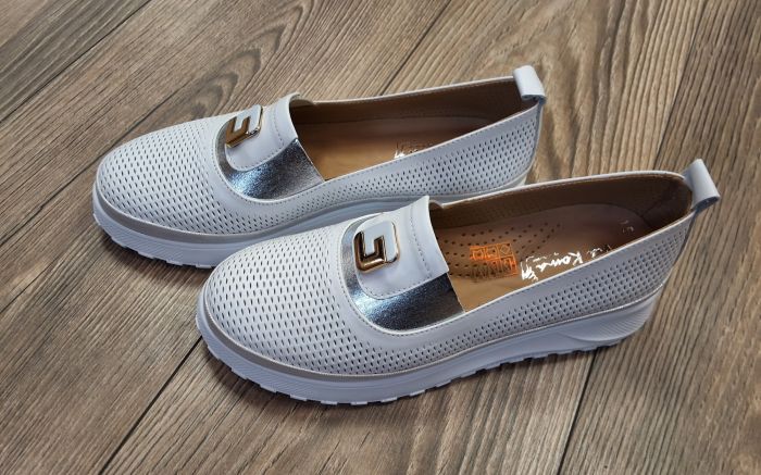 Lyukacsos női bőr félcipő 151 140-T015 fehér-ezüst  kombi large