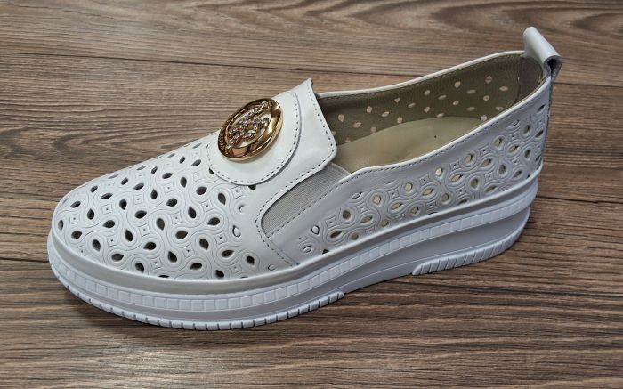 Lyukacsos női bőr félcipő 058 713-T046 fehér large