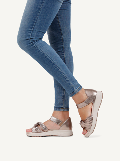 Caprice szandál 9-28707-44 341 Taupe Metallic large